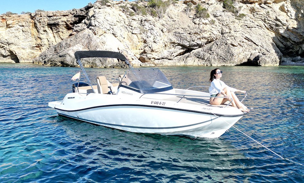 quicksilver-605-sundeck_j2wrGYG.JPG.992x598_q85_box-0,194,3224,2138_crop_detail